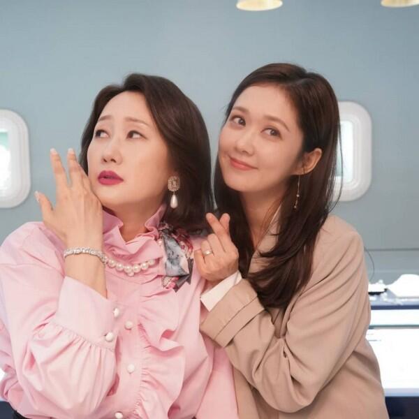 10 Potret Keseruan Pemain KDrama 'VIP' di Belakang Kamera