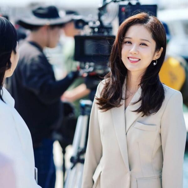 10 Potret Keseruan Pemain KDrama 'VIP' di Belakang Kamera