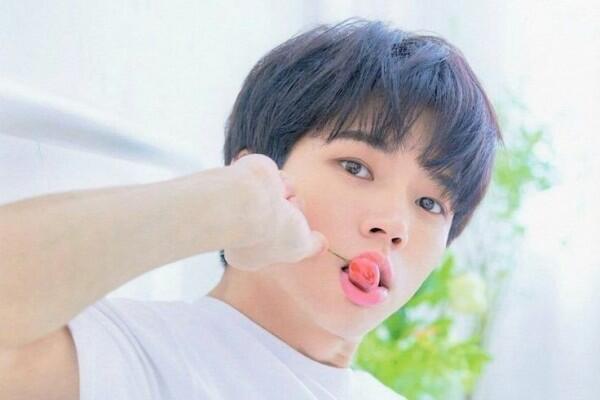 Diam-diam Wajib Militer, Ini 10 Potret Woo Hyun INFINITE yang Memesona