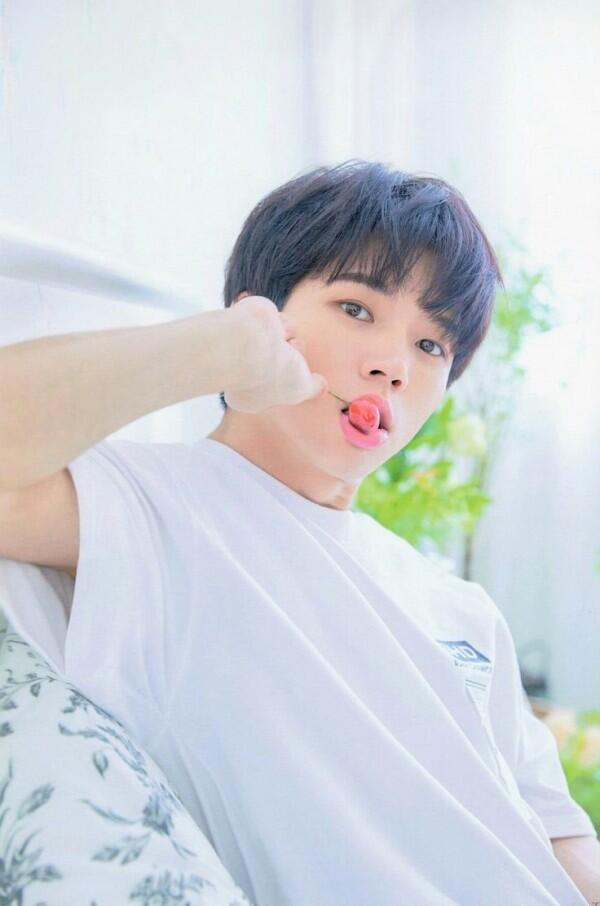 Diam-diam Wajib Militer, Ini 10 Potret Woo Hyun INFINITE yang Memesona