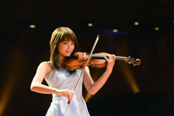 8 Potret Suzu Hirose, Aktris Jepang Mungil dengan Segudang Prestasi