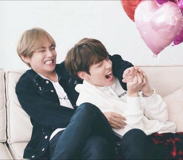 Menggemaskan! Ini 10 Momen Kebersamaan V & Jungkook BTS Sepanjang 2019