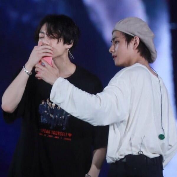 Menggemaskan! Ini 10 Momen Kebersamaan V & Jungkook BTS Sepanjang 2019