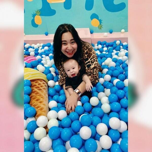 10 Potret Bahagia Keluarga Kecil Chikita Meidy yang Jauh dari Gosip