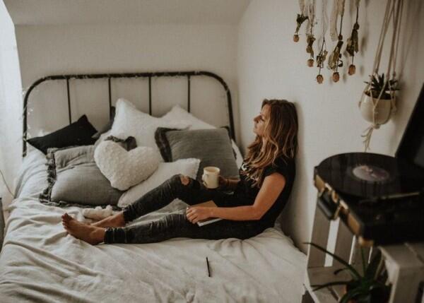 5 Alasan Logis Kenapa Kamu Merasa Tidak Senang Melihat Sahabat Sukses