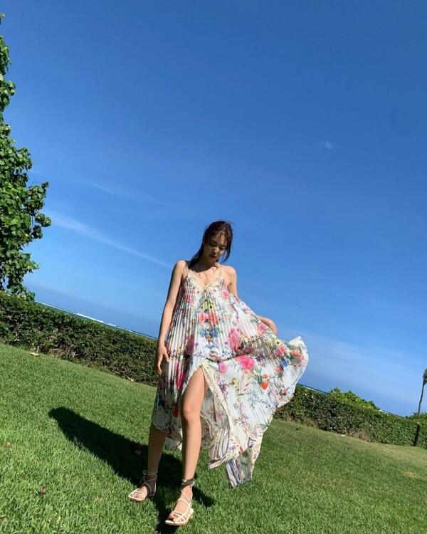 10 Potret Terbaru Jennie BLACKPINK yang Kian Menawan dan Fashionable!