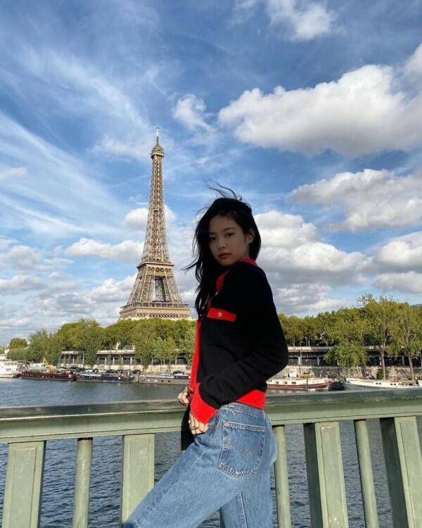 10 Potret Terbaru Jennie BLACKPINK yang Kian Menawan dan Fashionable!