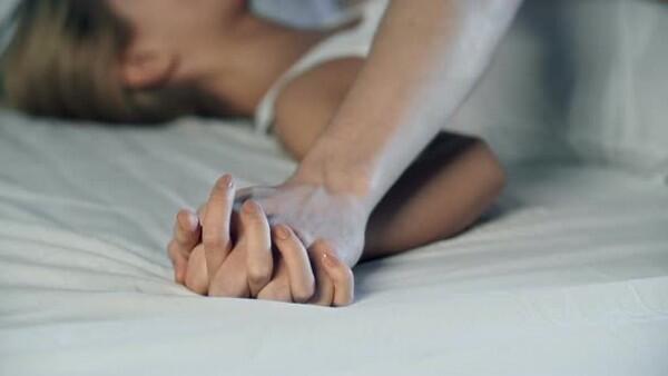 6 Foreplay Paling Nyaman yang Disukai Wanita, Apa Saja Ya?