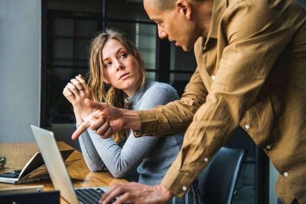 5 Cara Beradaptasi yang Baik dengan Rekan Kerja & Atasan di Kantor