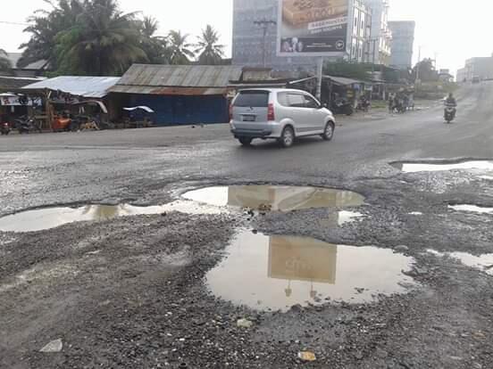 Jalanan Rusak di Bagan Batu-Rohil, Tanggung Jawab Siapa? 