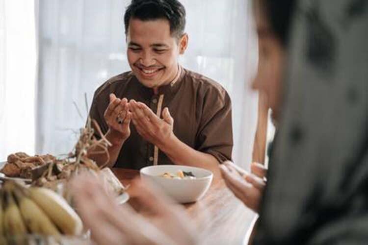 Waspada! Tujuh Ciri-ciri Penjual Makanan Memakai Penglaris.