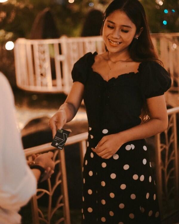 8 Gaya Fashion Feminim ala Nadin Amizah, Bisa Jadi Inspirasi Nih!