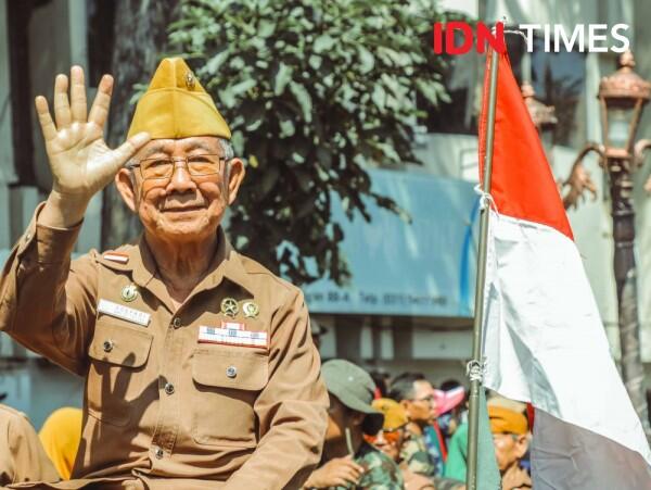 11 Foto Keseruan Parade Surabaya Juang 2019, Penuh dengan Ledakan Bom!