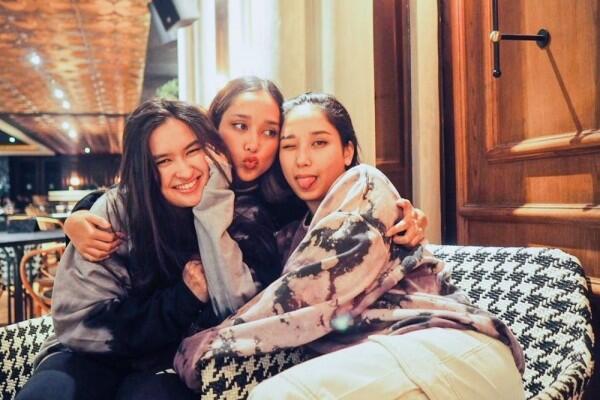 11 Potret Stephanie Poetri dan Saudara Tirinya, Sama-sama Bertalenta!