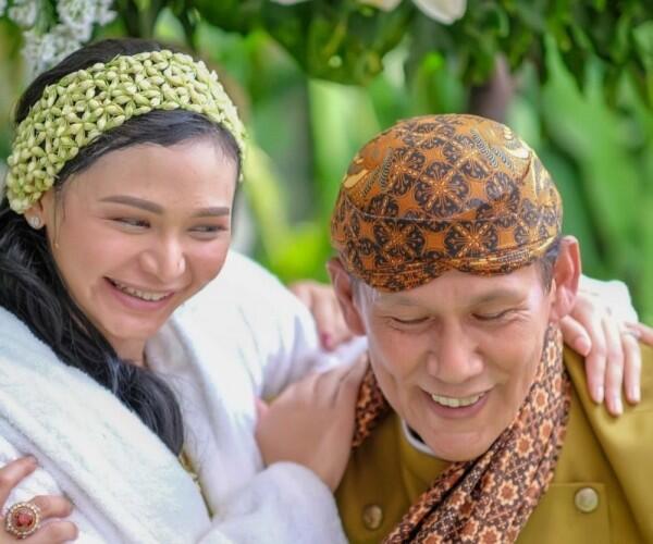 10 Potret Prosesi Siraman dan Pengajian Adik Krisdayanti, Kartika Sary