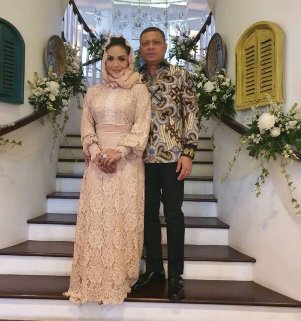 9 Potret Mesra KD dan Raul Lemos di Acara Pengajian Pernikahan Adik