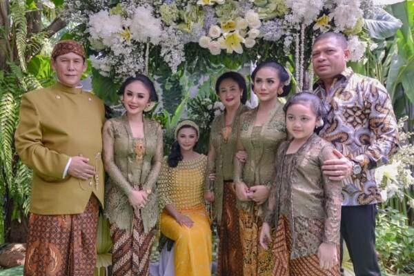 9 Potret Mesra KD dan Raul Lemos di Acara Pengajian Pernikahan Adik