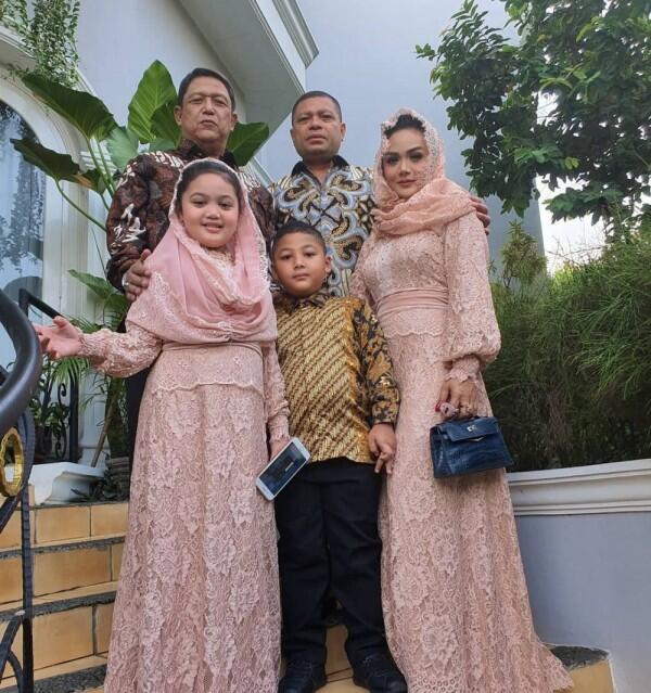 9 Potret Mesra KD dan Raul Lemos di Acara Pengajian Pernikahan Adik