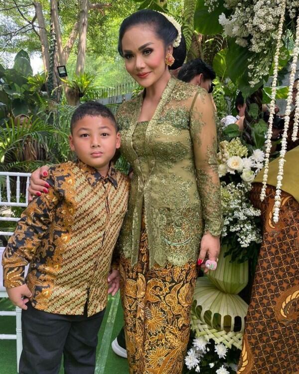 9 Potret Mesra KD dan Raul Lemos di Acara Pengajian Pernikahan Adik