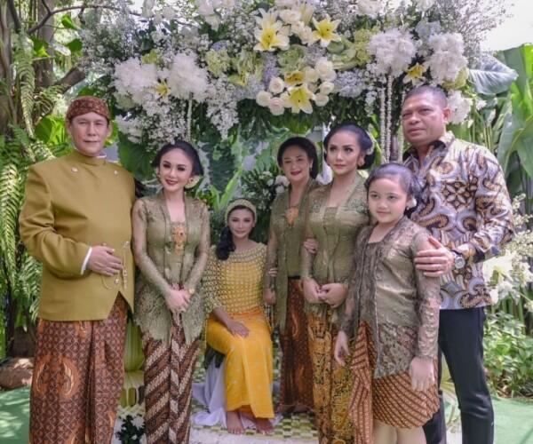 9 Potret Mesra KD dan Raul Lemos di Acara Pengajian Pernikahan Adik