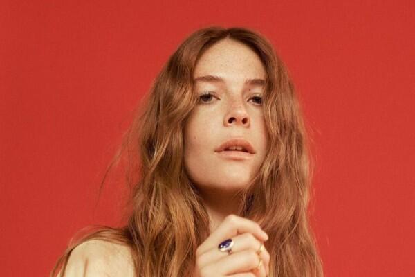 8 Fakta Menarik Tentang Maggie Rogers, Penyanyi Bersuara Breezy