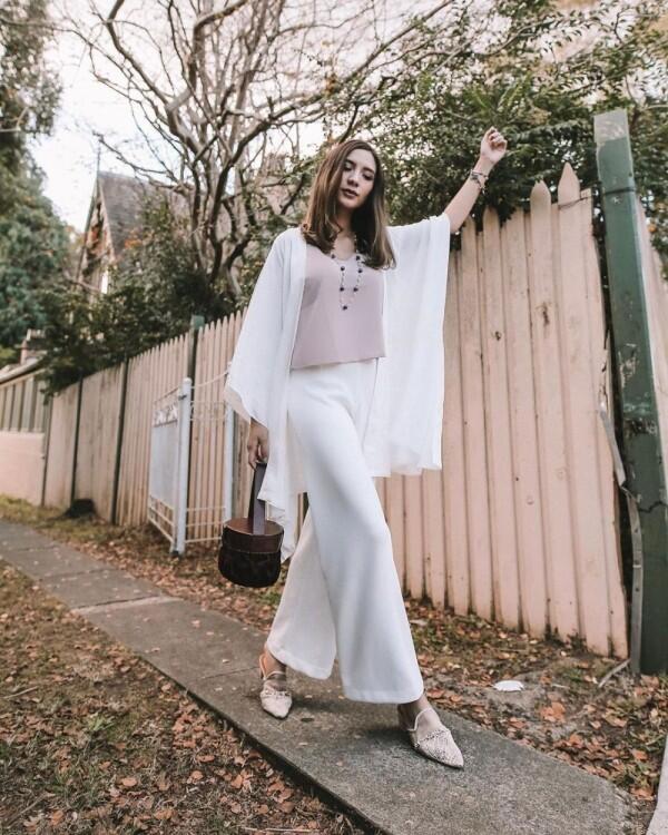 10 Ide Gaya Kondangan Stylish dengan Bawahan Celana, Anti Ribet!