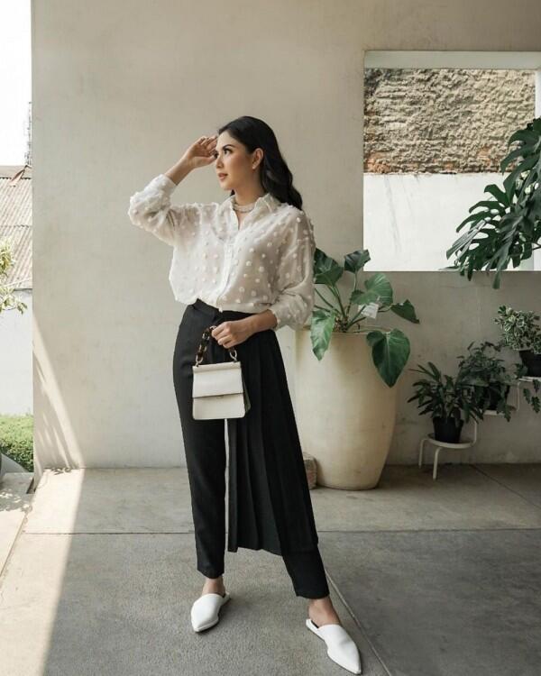 10 Ide Gaya Kondangan Stylish dengan Bawahan Celana, Anti Ribet!