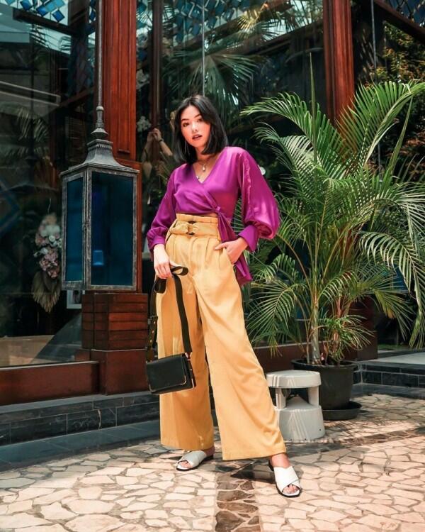 10 Ide Gaya Kondangan Stylish dengan Bawahan Celana, Anti Ribet!