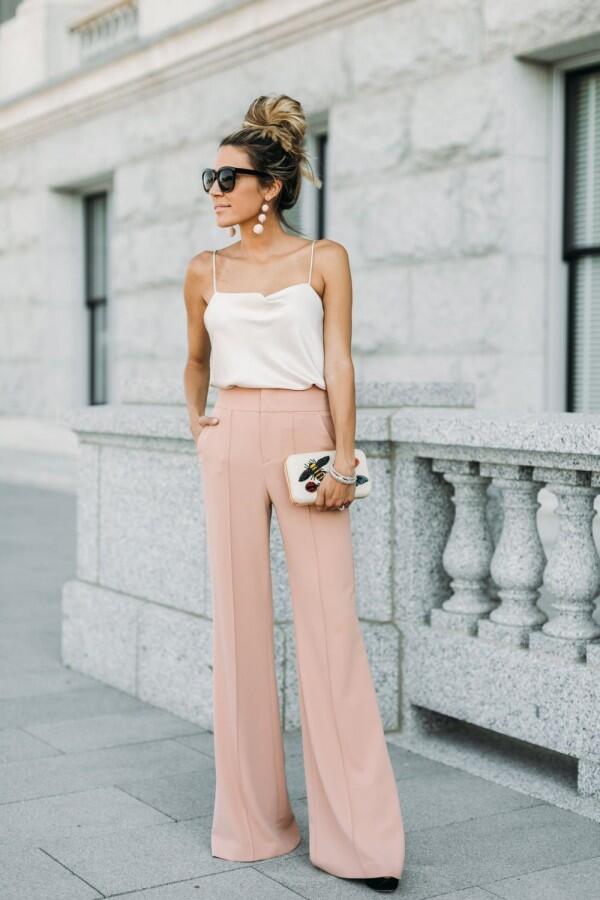 10 Ide Gaya Kondangan Stylish dengan Bawahan Celana, Anti Ribet!