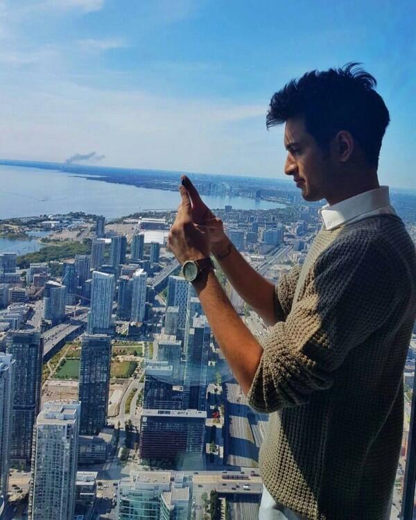 10 Pesona Rohit Saraf, Putra Priyanka Chopra di Film The Sky is Pink