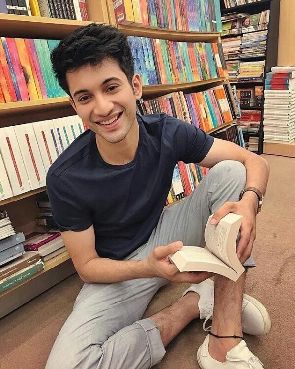 10 Pesona Rohit Saraf, Putra Priyanka Chopra di Film The Sky is Pink
