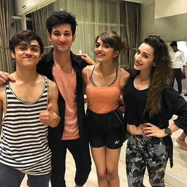 10 Pesona Rohit Saraf, Putra Priyanka Chopra di Film The Sky is Pink
