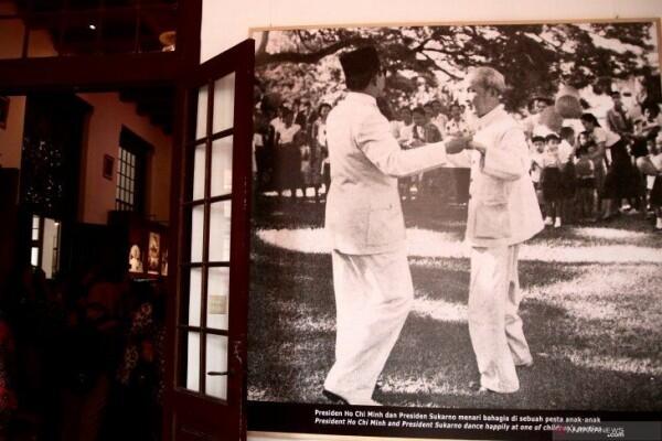 Kisah Ho Chi Minh, Tak Pakai Sepatu Saat Bertemu Sukarno
