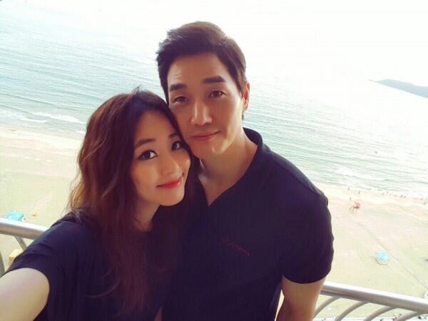 10 Potret Yoo Ji Tae & Istri, Romantis Banget 13 Tahun Bersama