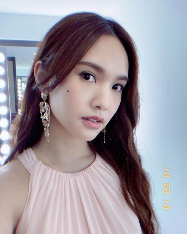 Sudah Berumur 35 Tahun! 10 Pesona Awet Muda Aktris Taiwan, Rainie Yang