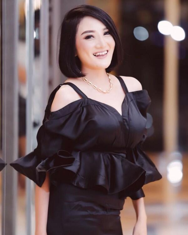 Sudah Berusia 37 Tahun, 10 Potret Kiki Amalia yang Masih Tampak Muda!