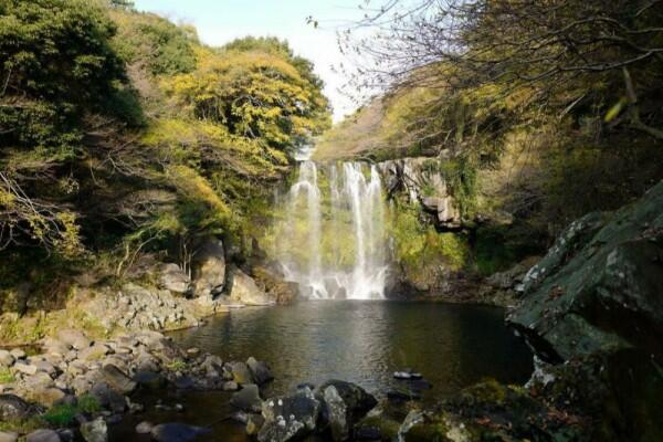 5 Pesona Air Terjun Terindah di Korea Selatan, Cocok Buat Hunting Foto