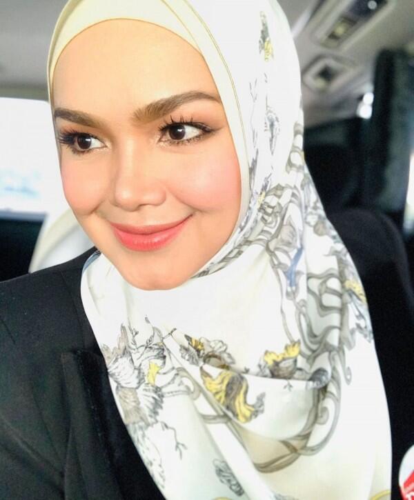 12 Potret Paripurna Penyanyi Siti Nurhaliza di Usia 40 Tahun, Glowing!