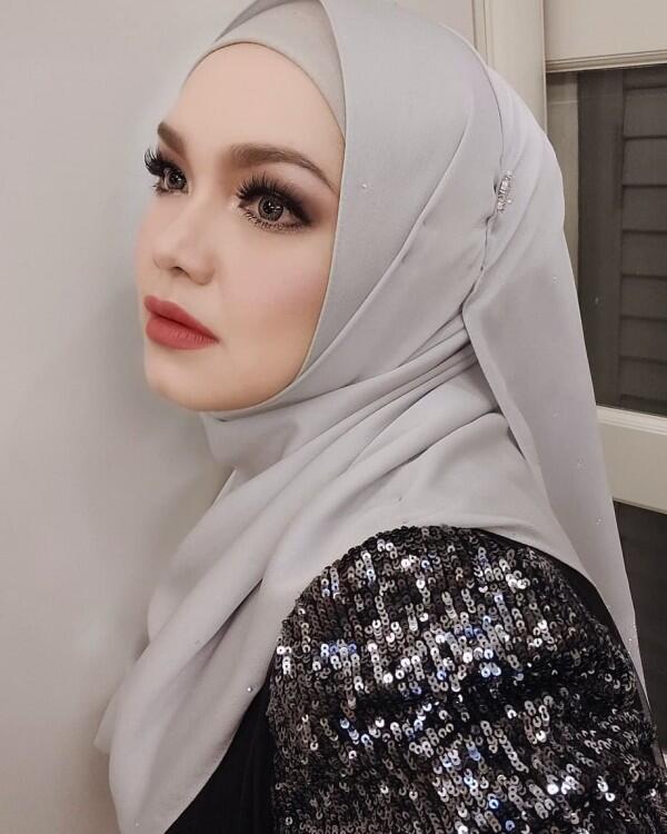 12 Potret Paripurna Penyanyi Siti Nurhaliza di Usia 40 Tahun, Glowing!