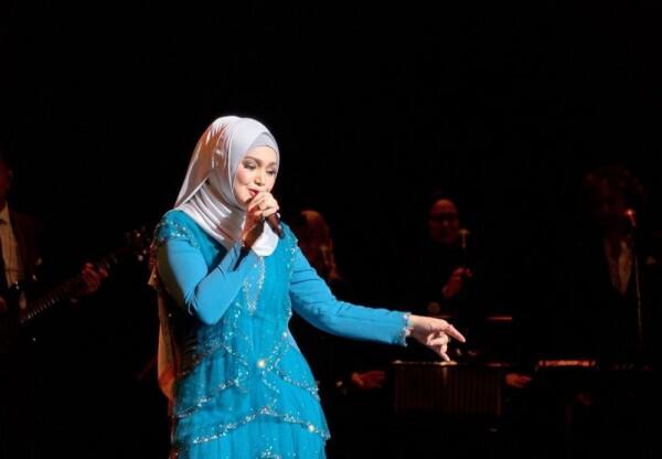 12 Potret Paripurna Penyanyi Siti Nurhaliza di Usia 40 Tahun, Glowing!