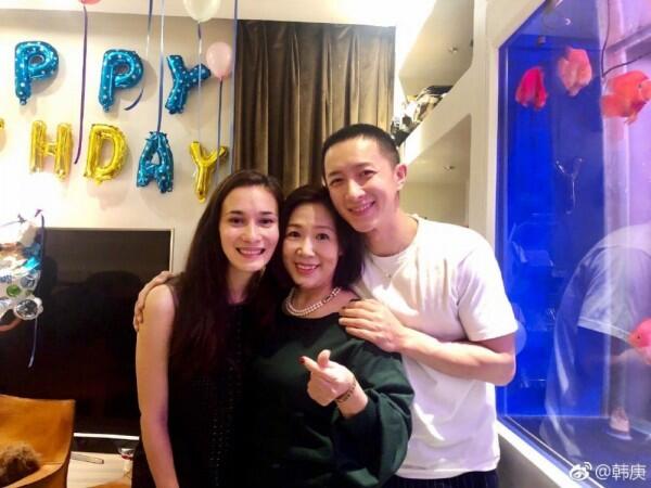 Resepsi Bulan Depan, 10 Potret Mesra Han Geng eks Suju dan Istri