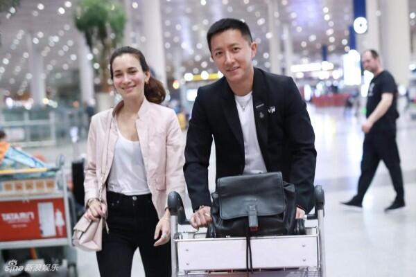 Resepsi Bulan Depan, 10 Potret Mesra Han Geng eks Suju dan Istri