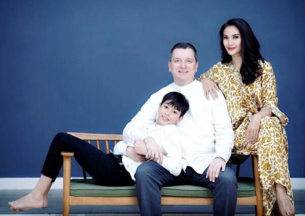 Ini 11 Potret Harmonis Keluarga Kecil Maudy Koesnaedi, Goals Banget!