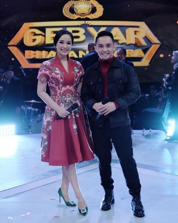 Gaya Ibu Hamil ala Yuanita Christiani, Bisa Pakai T-shirt sampai Gaun