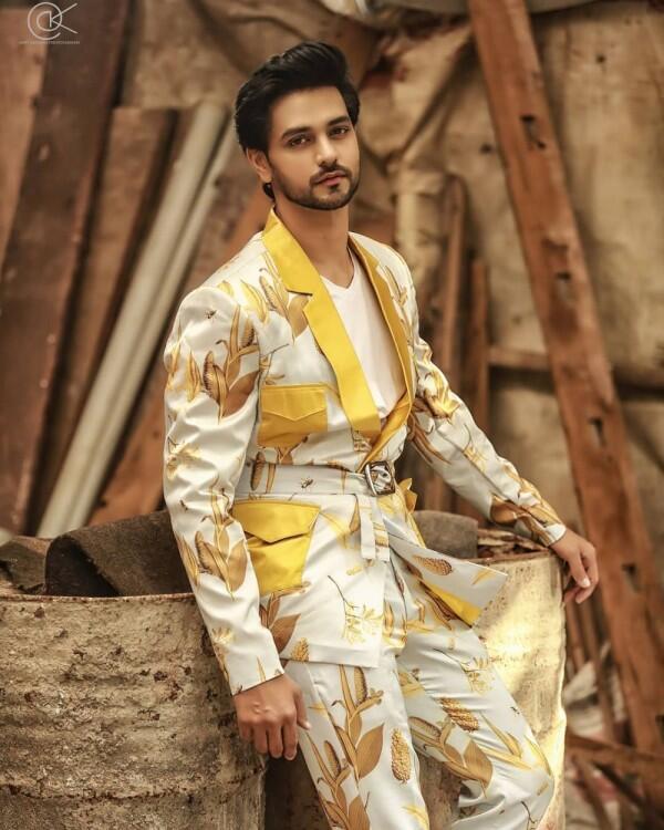10 Potret Mesra Shakti Arora dan Sang Istri yang Bikin Bfdiaper