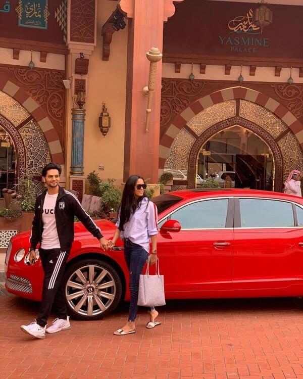 10 Potret Mesra Shakti Arora dan Sang Istri yang Bikin Bfdiaper