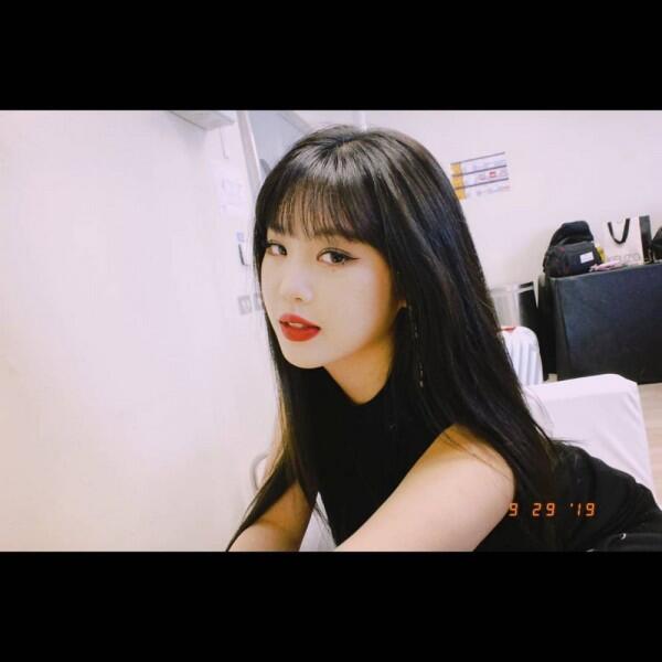 9 Potret Soo Jin, Member (G)I-DLE yang Stage Presence-nya Keren Parah!