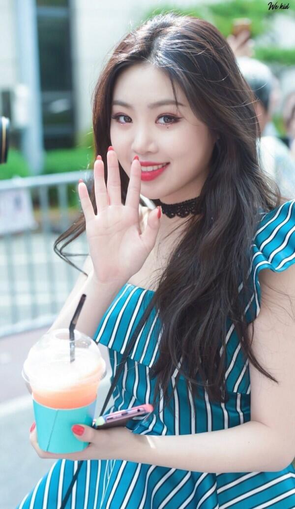 9 Potret Soo Jin, Member (G)I-DLE yang Stage Presence-nya Keren Parah!