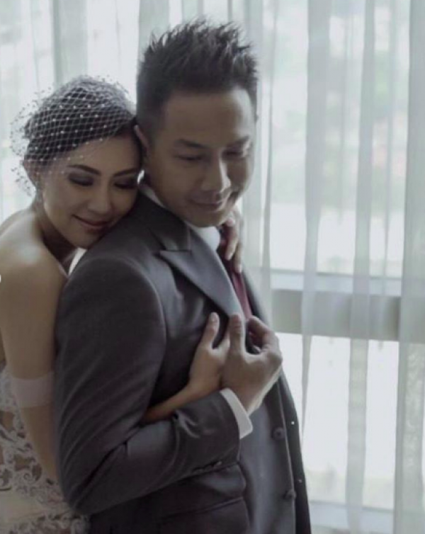 Lepas Status Duda, 10 Momen Bahagia dan Haru Pernikahan Delon - Aida