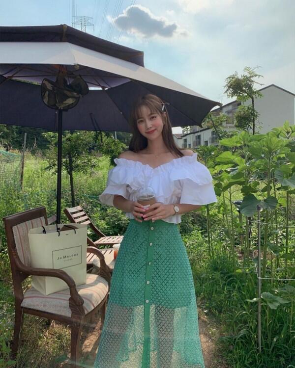10 Padu Padan Mini Skirt ala Jung Yuna Jika Ingin Tampil Feminin